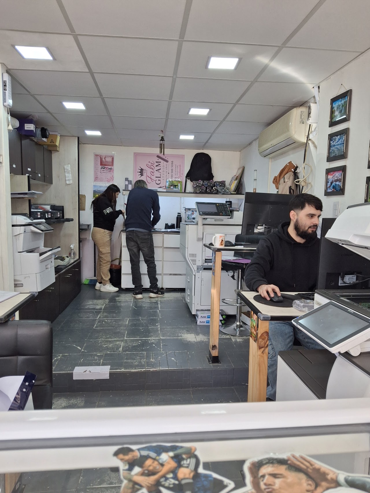 Interior y equipo de FOTOOESTE